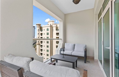 Palm Jumeirah Apartment | Sophisticated 3 Bed Palm Jumeirah w Beach Access