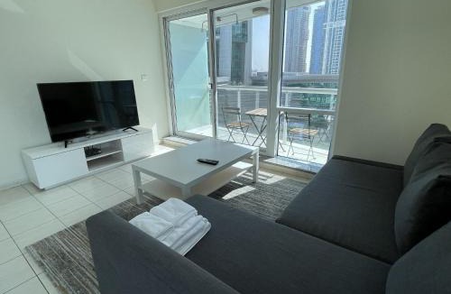 Jumeirah Lake Towers Apartment | Spacious 1 Bedroom Apartment in JLT