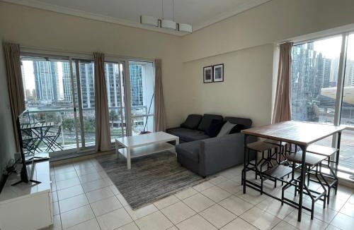 Jumeirah Lake Towers Apartment | Spacious 1 Bedroom Apartment in JLT