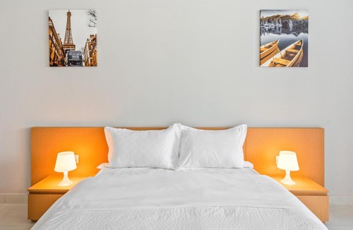 Dubai Apartment | Spacious And Stylish Apt - Thrifty