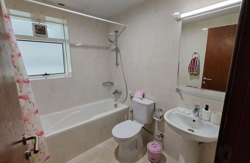 Al Khan Apartment | Spacious Apartment with AC, WiFi in Sharjah and direct access to Dubai