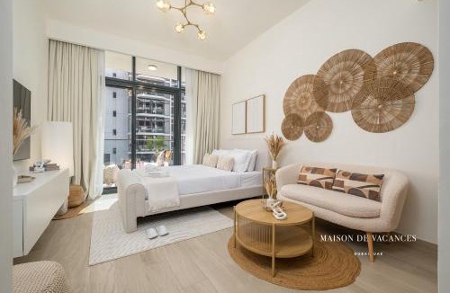 Nad Al Sheba Apartment | Spacious Boho Studio Pool View