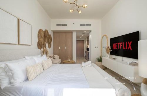 Nad Al Sheba Apartment | Spacious Boho Studio Pool View