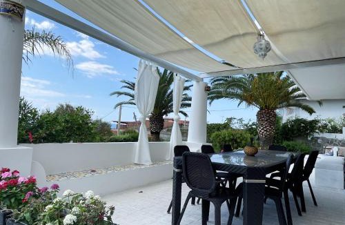 Brancaleone Marina House | Spacious house with jacuzzi in Brancaleone Marina