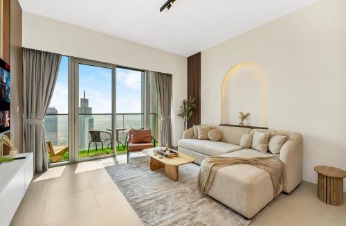 Downtown Dubai Apartment | Spacious, Modern Chic 2 BDR Apartment in Prime Downtown Location