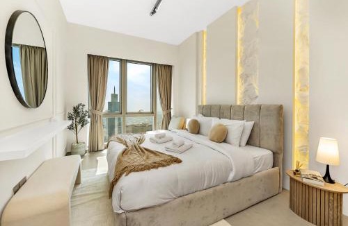 Downtown Dubai Apartment | Spacious, Modern Chic 2 BDR Apartment in Prime Downtown Location