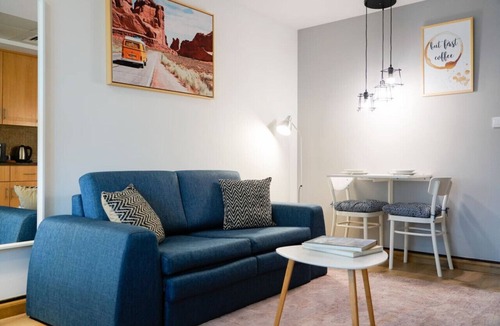 Jumeirah Lake Towers Apartment | Spacious Studio with Full Lake View!