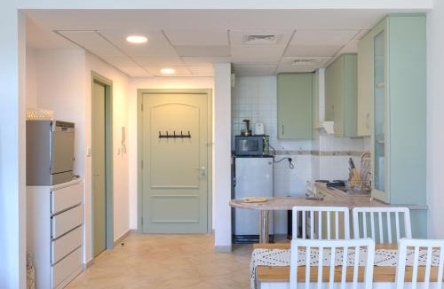 Motor City Apartment | Spacious studio in a green oasis