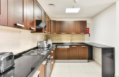Sheikh Zayed Road Apartment | Standard 2 Bedroom w/Infinity Pool Near DWTC