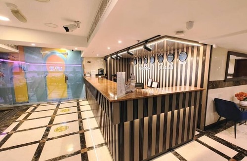 Al Muraqqabat Apartment | Standard King Or Twin Room Near Al Bassam Centre
