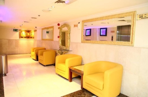Al Muraqqabat Apartment | Standard King Or Twin Room Near Al Bassam Centre