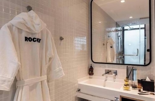 Motor City Apartment | Standard Room Near by Motor City Dog Park