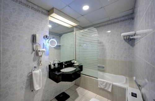 Al Muraqqabat House | Standard Room Near Kadooli Supermarket