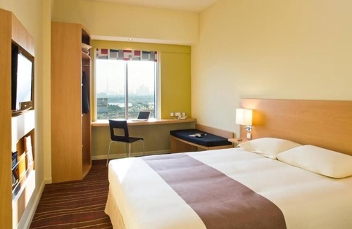 Al Barsha 1 Apartment | Standard Room Near Mall of Emirates
