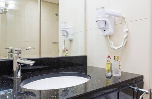 Al Muraqqabat Apartment | Standard Room Near Rigga Metro Station