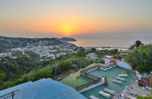 Casamicciola Terme House | Stay with us at our B&B with swimming pool and panoramic terrace