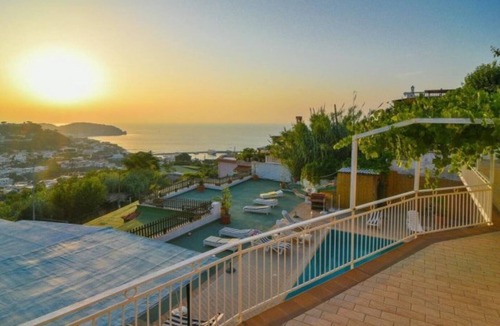 Casamicciola Terme House | Stay with us at our B&B with swimming pool and panoramic terrace