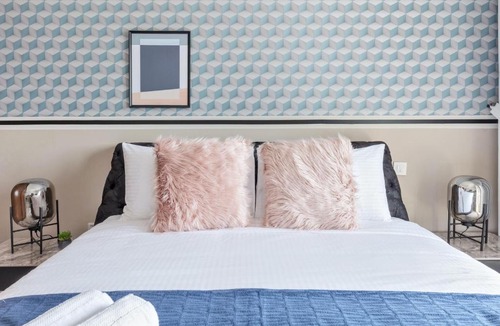 Dubai Marina Apartment | Stella Stays Brilliant 1BDR Dubai JBR Beach Netflix