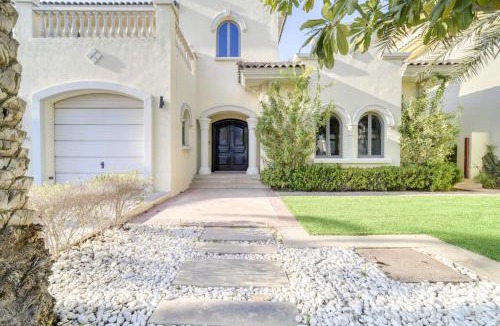 Palm Jumeirah Villa | Stella Stays Brilliant 4 BDR Palm Villa Beach Private Pool