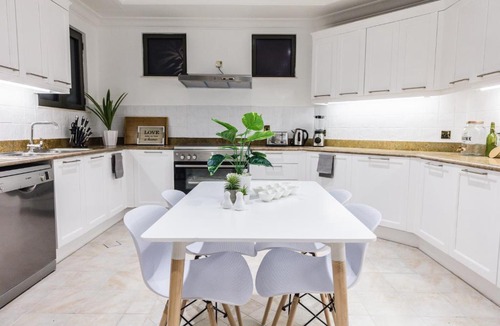 Palm Jumeirah Villa | Stella Stays Magnificent 4 BDR Palm Villa Beach Private Pool