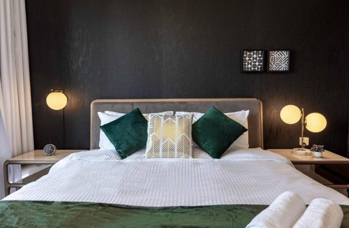 Dubai Marina Apartment | Stella Stays Stylish 1 BDR Dubai JBR Beach Netflix