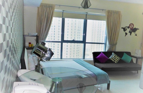 Dubai Marina Apartment | Studio - Bay Central