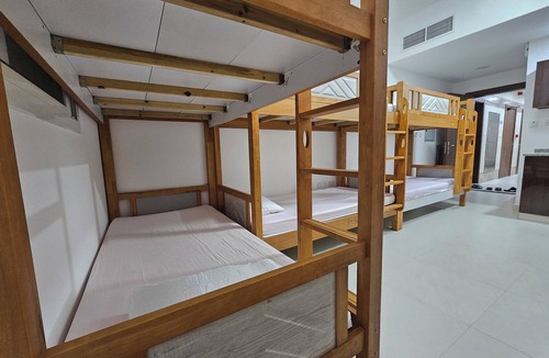 Bur Dubai Apartment | Studio hostel with all amenities in Dubai prime location. 250m to metro station.