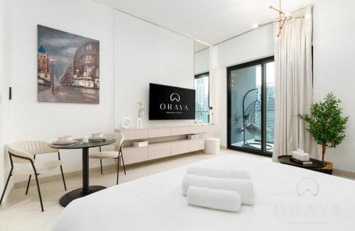 Business Bay Apartment | Studio With Jaw-Dropping Canal And Burj Views