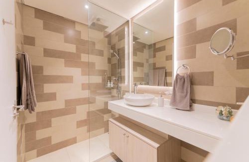 Palm Jumeirah Apartment | Studio with pool and private beach access on Palm Jumeirah