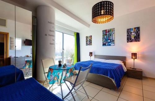 Historical Center Apartment | Studio with sea view furnished terrace and wifi at Napoli 3 km away from the beach