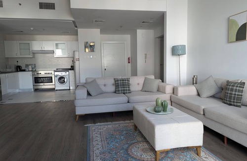 Jumeirah Lake Towers Apartment | Stunning 2 Bed Room Apartment with Full Marina View. Great Location Near Metro