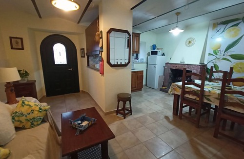Gallinaro House | Stunning 3-Bed House in Gallinaro, aircon and pool