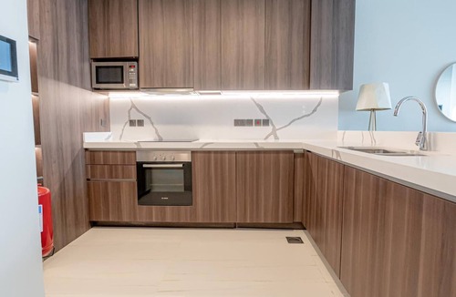 Dubai Media City Apartment | Stunning 3-Bedroom Suite with Sea View at Avani + Palm Dubai Hotel & Suites