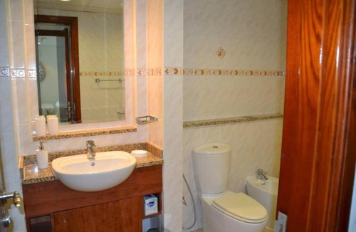 Jumeirah Lake Towers Apartment | Stunning Lake Views in Dubai JLT