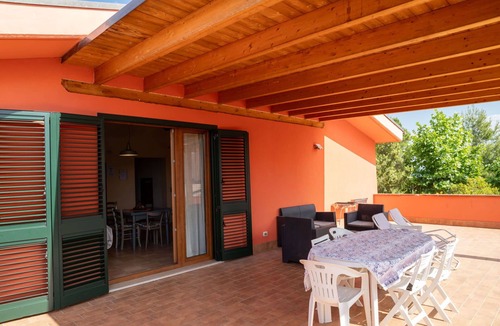 Citta Sant'Angelo House | Stunning private villa for 6 guests with WIFI, pool, TV, patio and pets allowed, close to Pescara