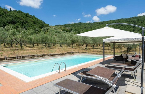 Londa Villa | Stunning private villa for 10 people with private pool, WIFI, TV, patio and pets allowed