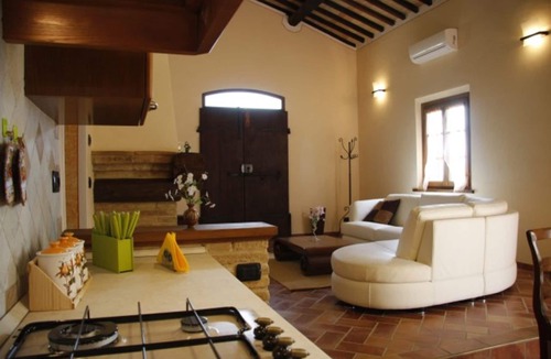 Farneta Villa | Stunning villa for 4 people with A/C, private pool, WIFI, TV and panoramic view, close to Cortona