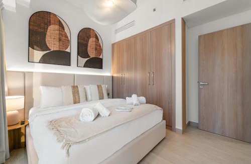 Nad Al Sheba Apartment | Stylish 1BR with Netflix Pool & Gym Access