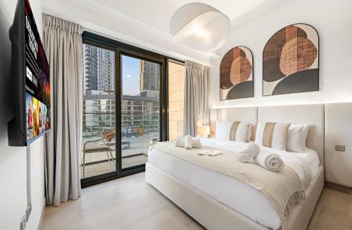 Nad Al Sheba Apartment | Stylish 1BR with Netflix Pool & Gym Access
