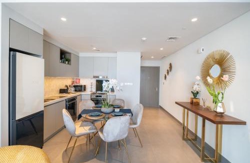 Dubai Apartment | Stylish 2-Bed Oasis with Pool in Peaceful Creek Harbour
