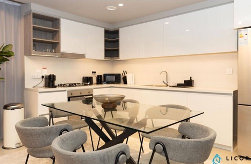 Za'abeel 2 Apartment | Stylish 2BR Apt with pool view of Burj Khalifa - Downtown Views