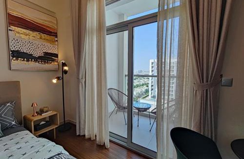 Discovery Gardens Apartment | Stylish Cozy Studio with Netflix - Close to Metro