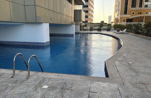 Dubai Media City Apartment | Stylish King Suite in Dubai Marina – Perfect Workspace & Nightlife