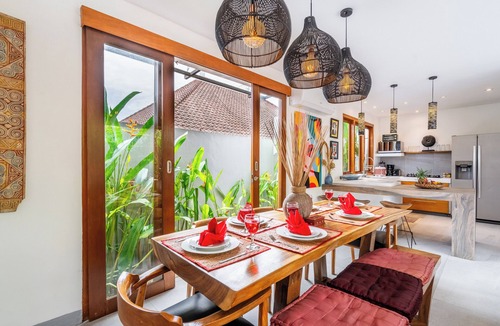 Kerobokan Villa | Stylish Lux Design, 5-mins drive to Beach, BBQ, Peaceful, Cozy & Fast WIFI.