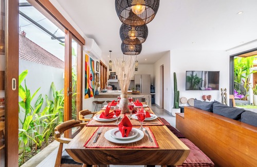 Kerobokan Villa | Stylish Lux Design, 5-mins drive to Beach, BBQ, Peaceful, Cozy & Fast WIFI.