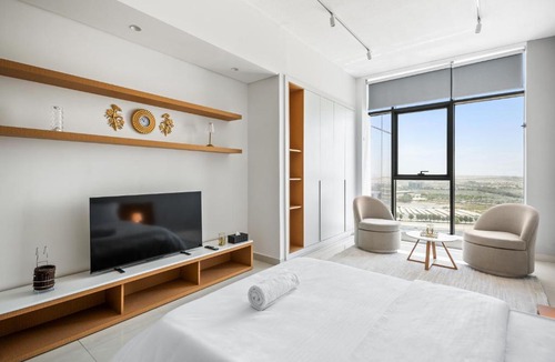 Dubai Apartment | Stylish New Studio Wpool - Cozy