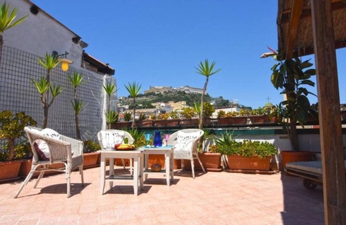 Quartieri Spagnoli Apartment | Suite with terrace San Martino "Case Cosi"