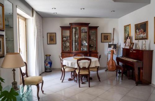 Materdei Apartment | Super Elegante Napoli Centro con posto auto e wifi veloce