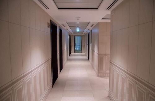 Naif House | Superior Room Near Pak Darbar Restaurant By Luxury Bookings