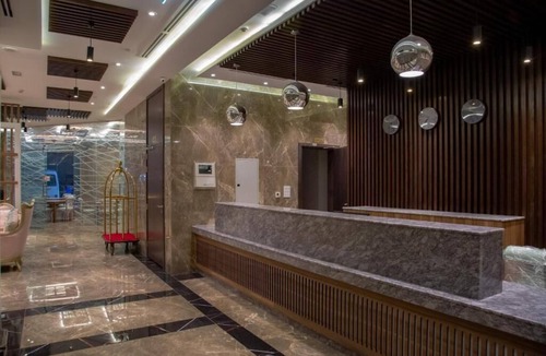 Naif House | Superior Room Near Pak Darbar Restaurant By Luxury Bookings
